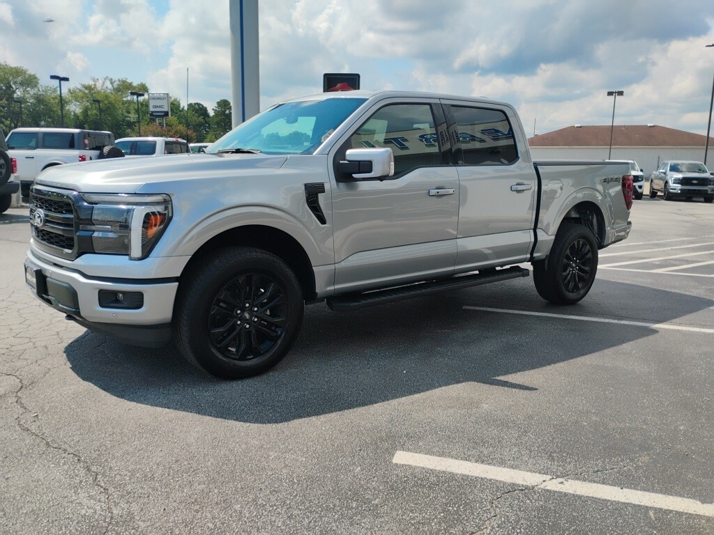 2025 Ford F-150 Lariat photo 3