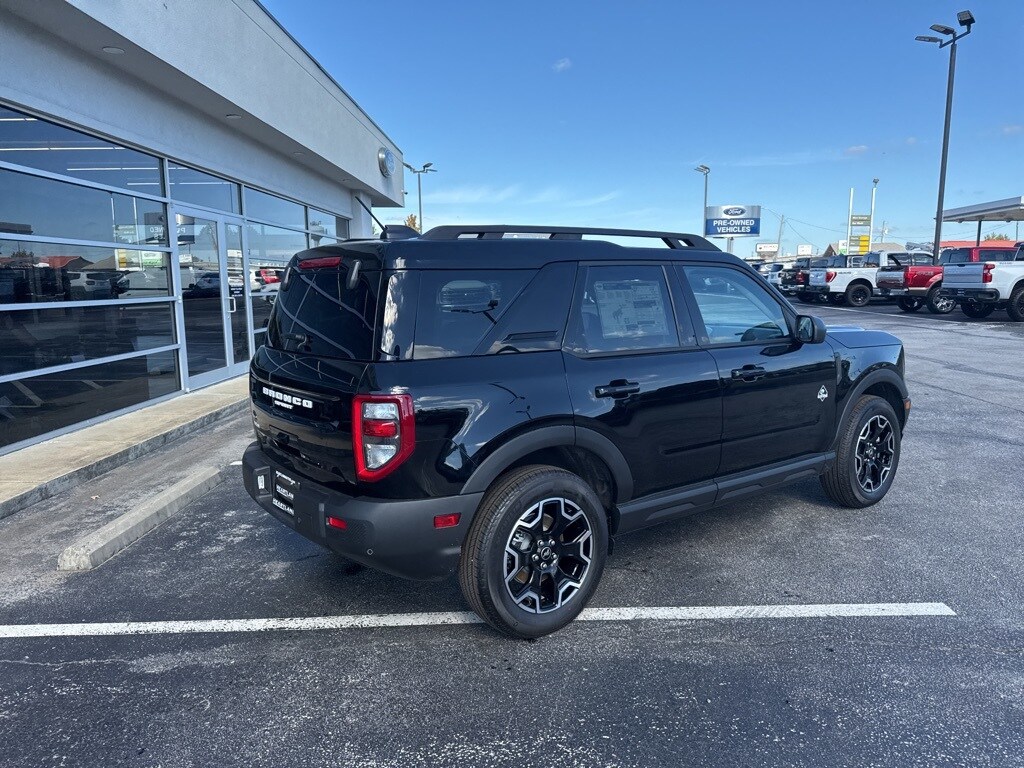 2025 Ford Bronco Sport Outer Banks photo 4