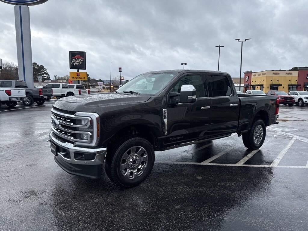 Used 2024 Ford F-250SD Lariat Truck