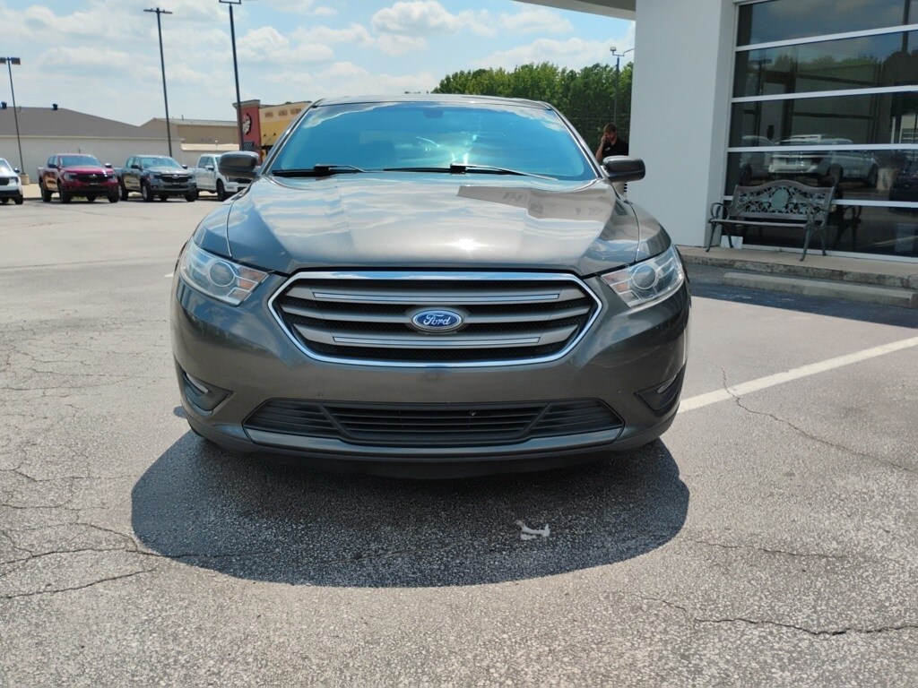 2019 Ford Taurus SEL photo 3