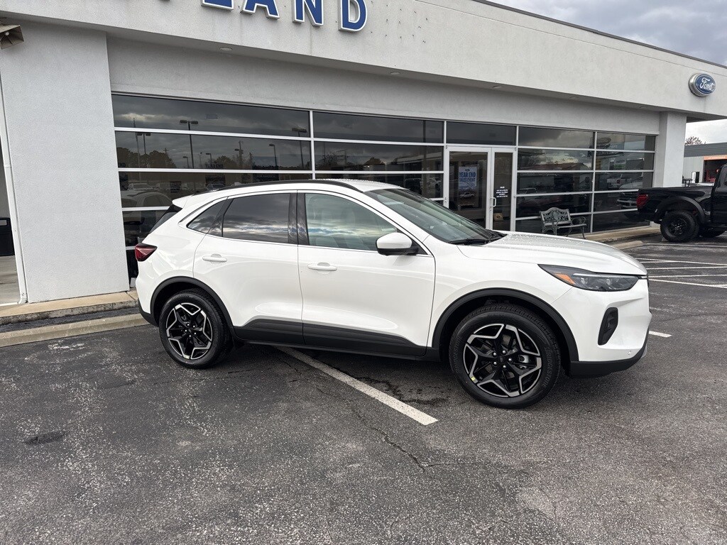 2026 Ford Escape Hybrid Platinum photo 2