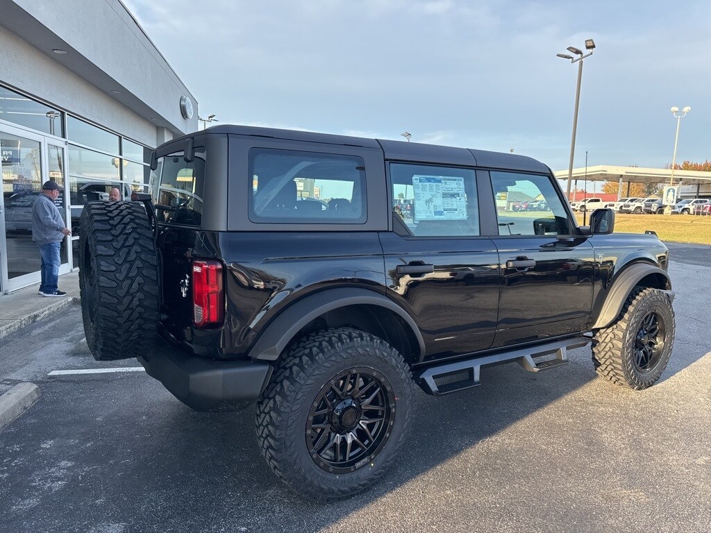 2025 Ford Bronco Base photo 3