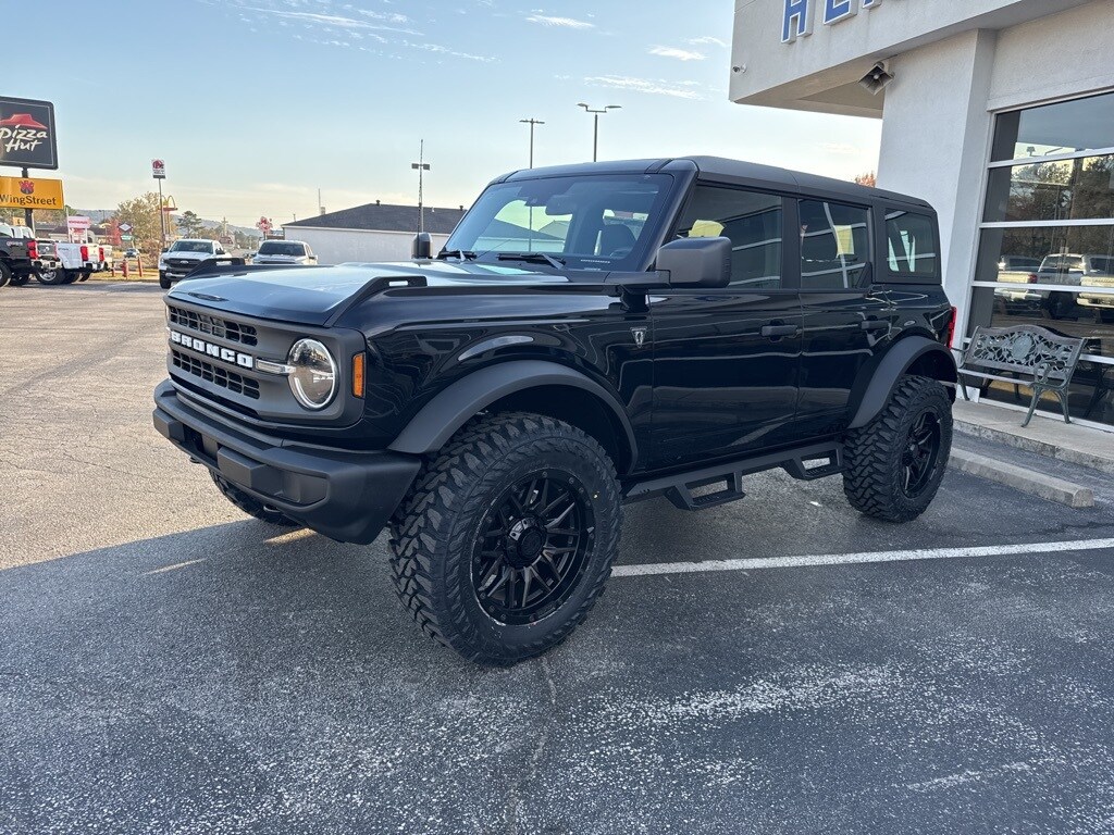2025 Ford Bronco Base photo 4