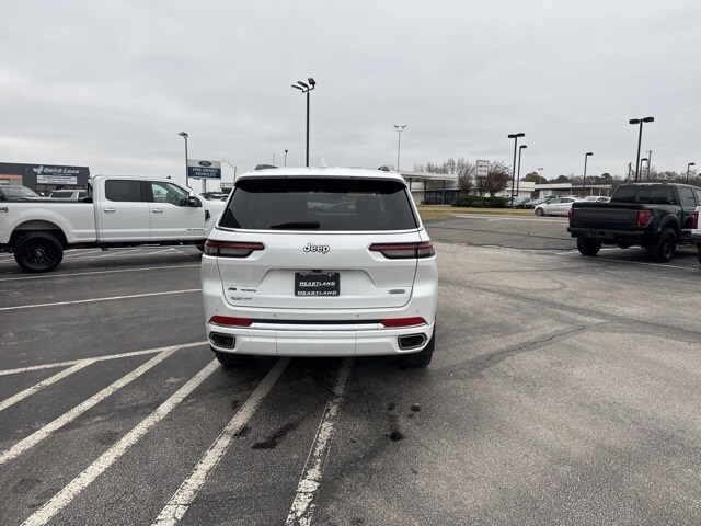 2023 Jeep Grand Cherokee Overland photo 3
