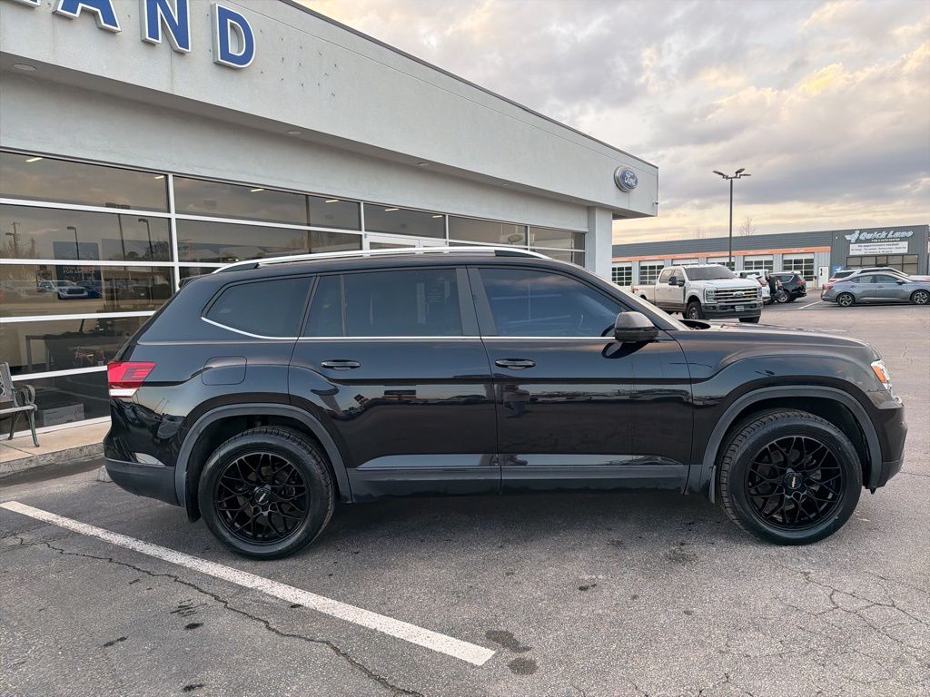 Used 2019 Volkswagen Atlas SE with VIN 1V2LR2CA5KC516521 for sale in Heber Springs, AR