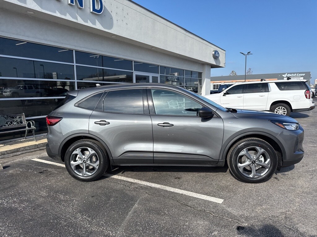 2026 Ford Escape ST-Line photo 2