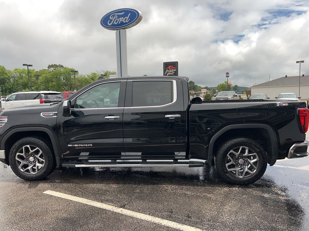 2023 GMC Sierra 1500 SLT - Photo 7