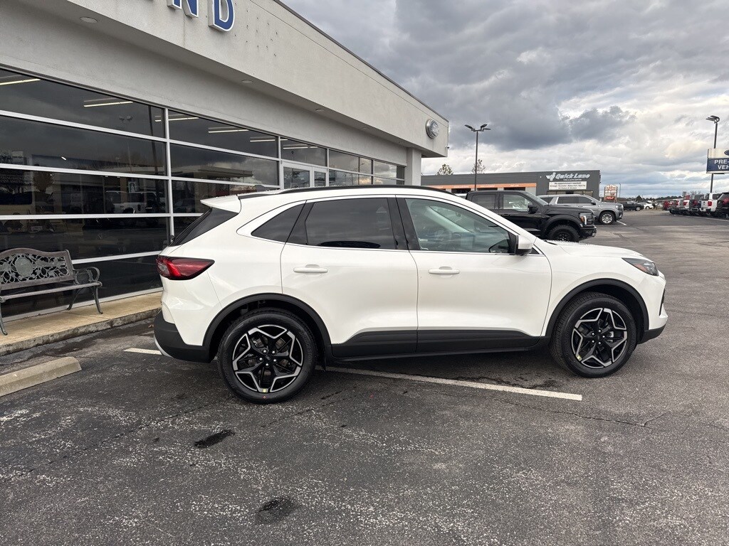 2026 Ford Escape Hybrid Platinum photo 3
