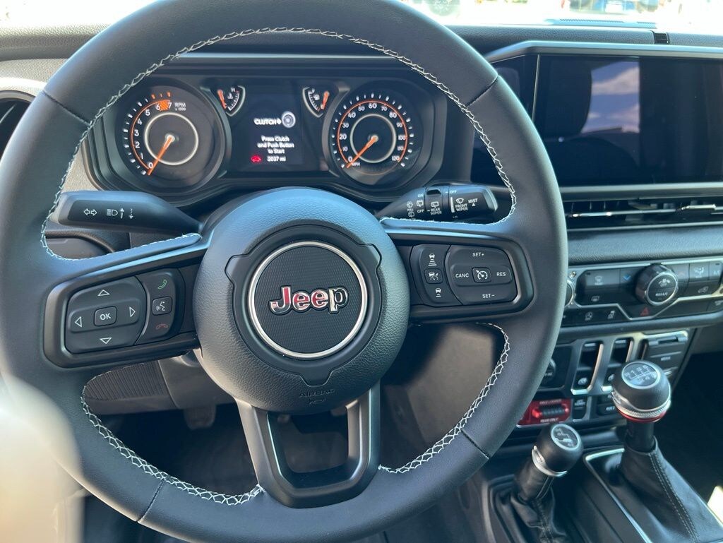 Used 2025 Jeep Wrangler Willys SUV