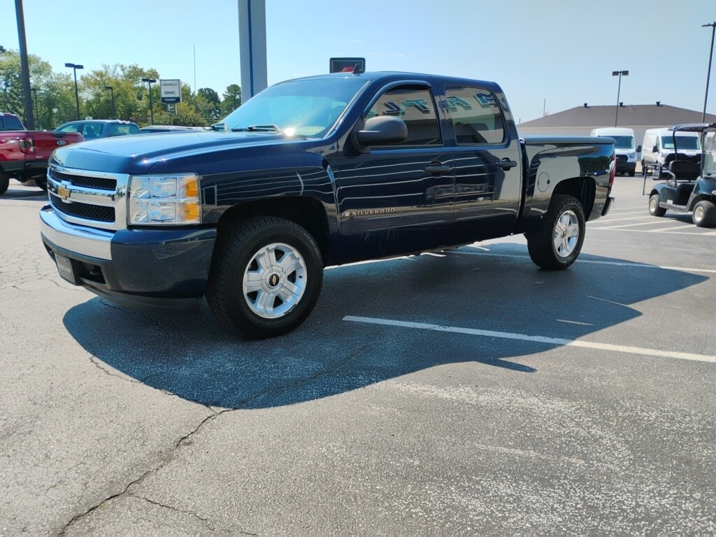 2007 Chevrolet Silverado 1500 LT photo 3