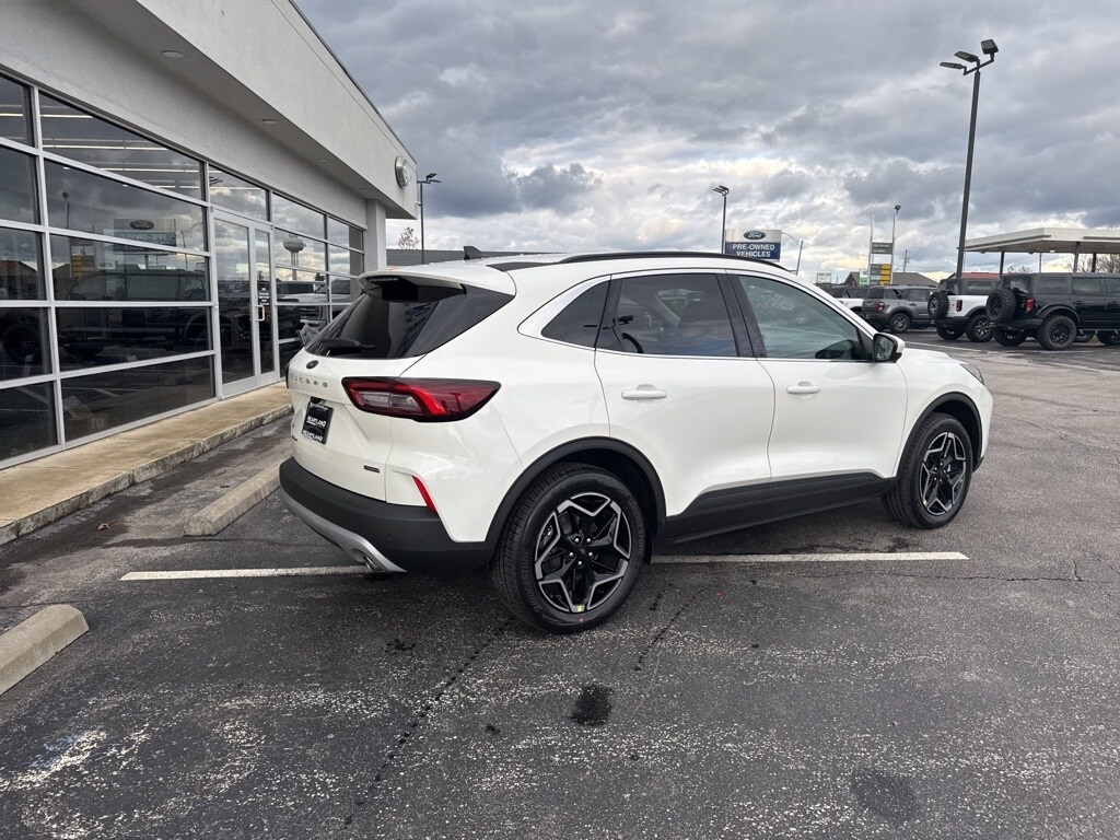 2026 Ford Escape Hybrid Platinum photo 4