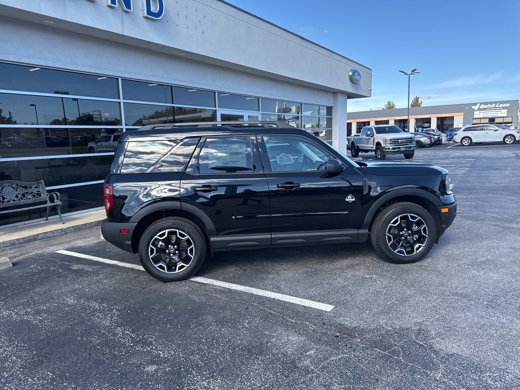 2025 Ford Bronco Sport Outer Banks photo 3
