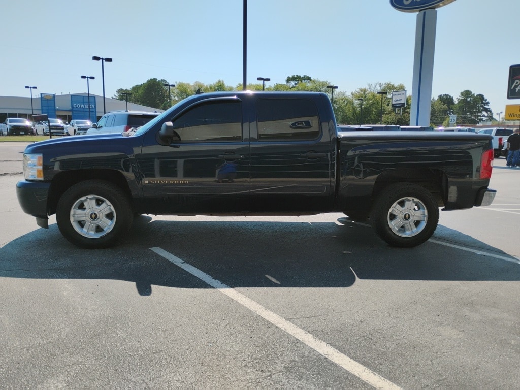 Used 2007 Chevrolet Silverado 1500 Work Truck with VIN 2GCEC13C271657163 for sale in Little Rock