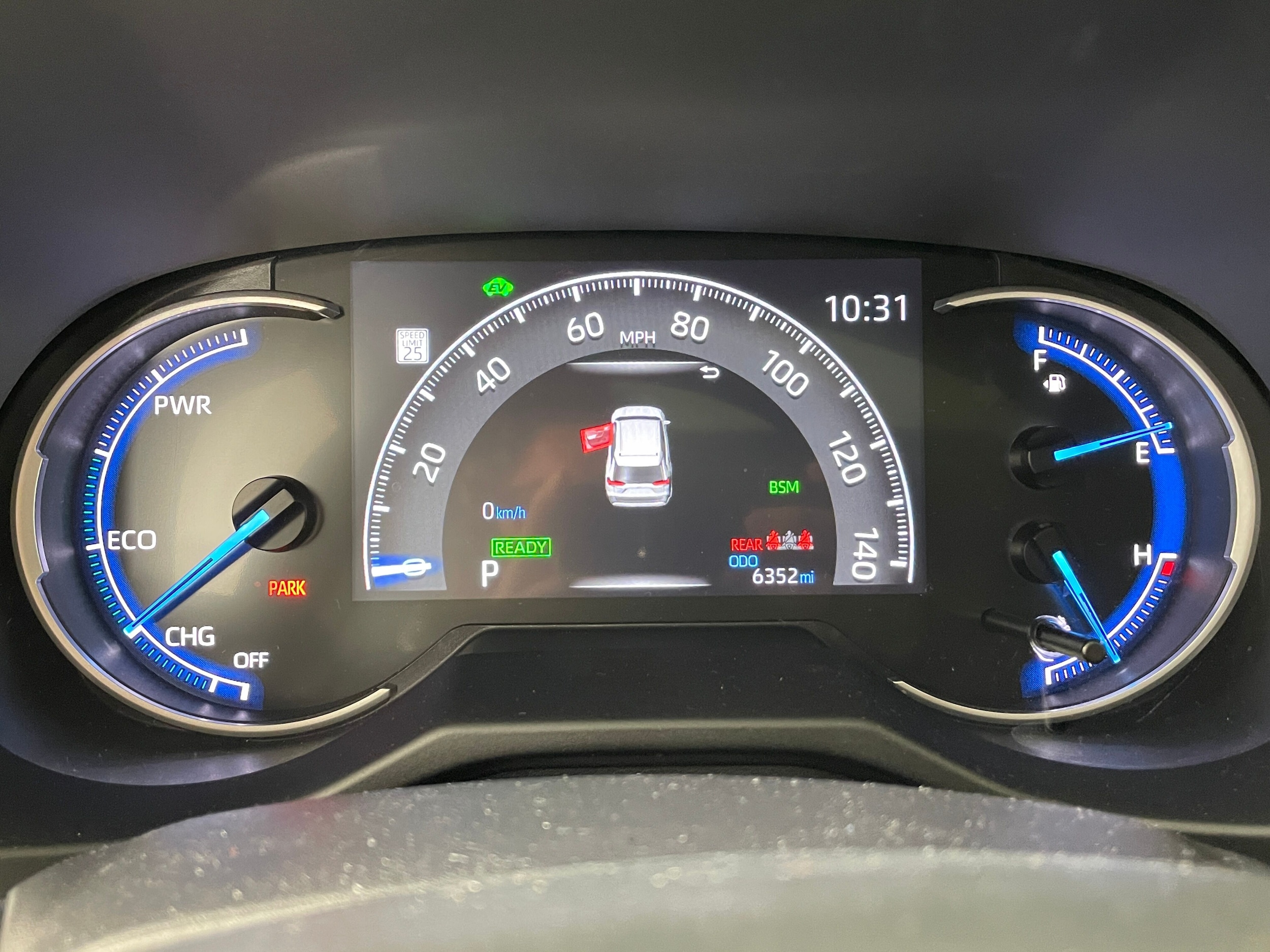 2025 Toyota RAV4 Hybrid XLE photo 4