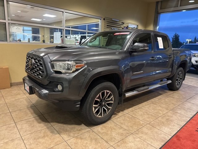 2020 Toyota Tacoma TRD Sport photo 3