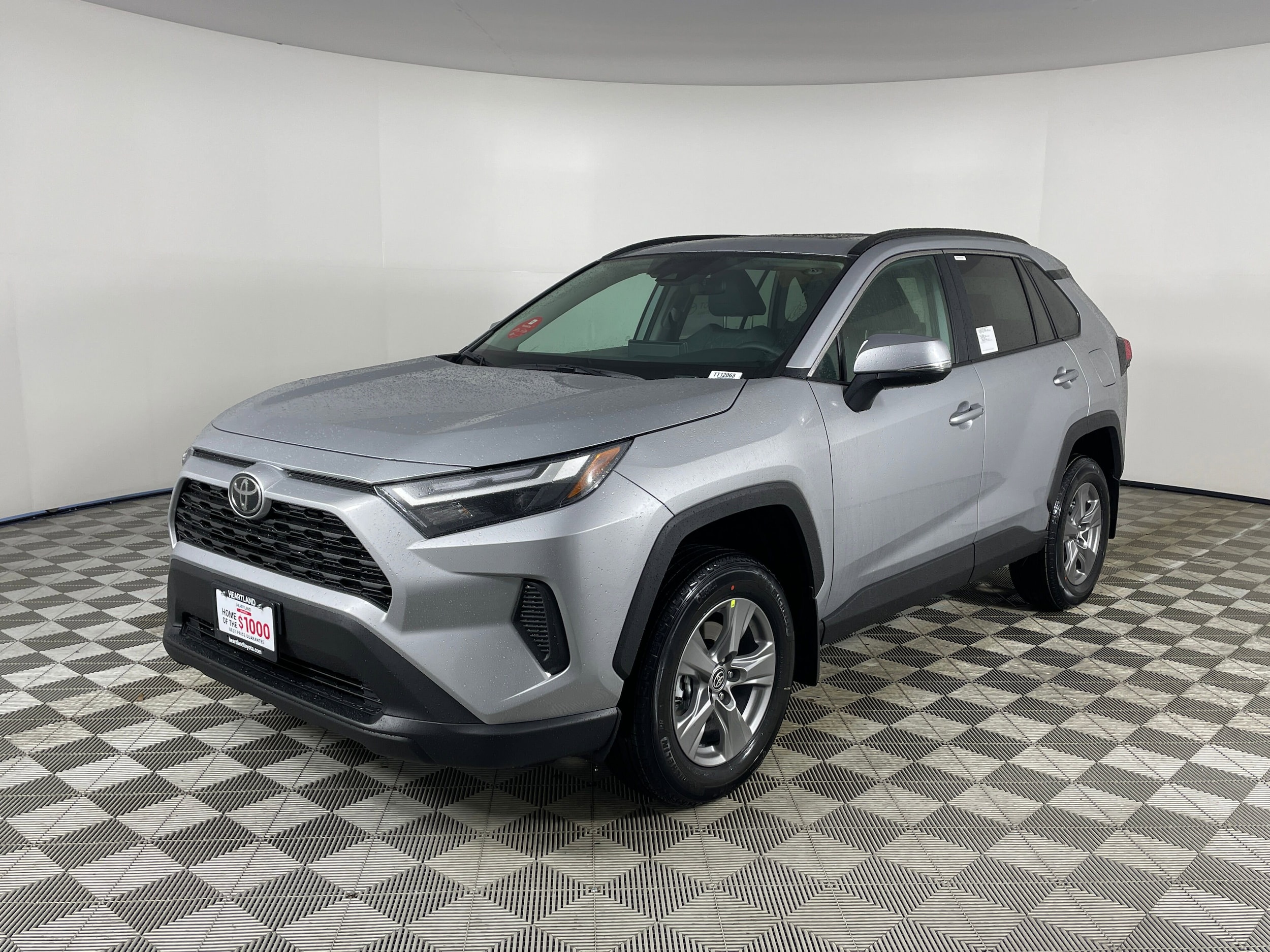 2025 Toyota RAV4 XLE's photo