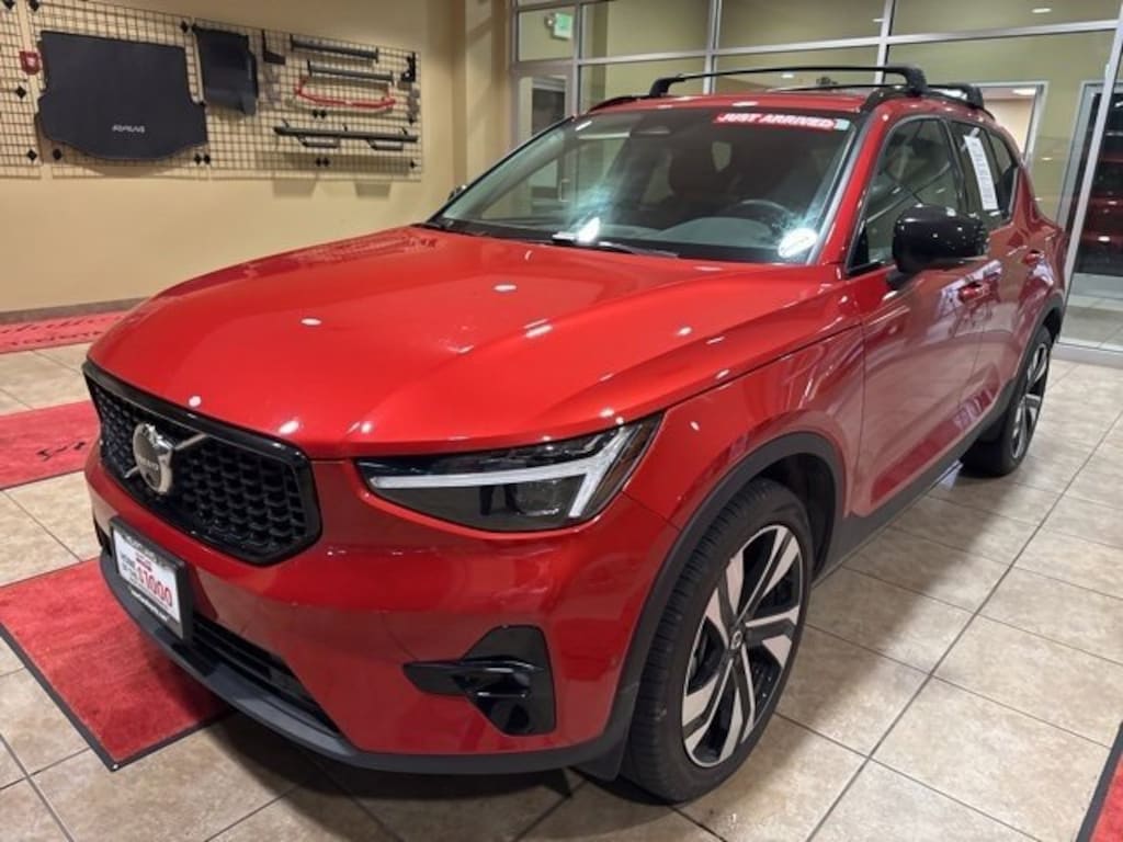 Used 2024 Volvo XC40 B5 Plus Dark SUV