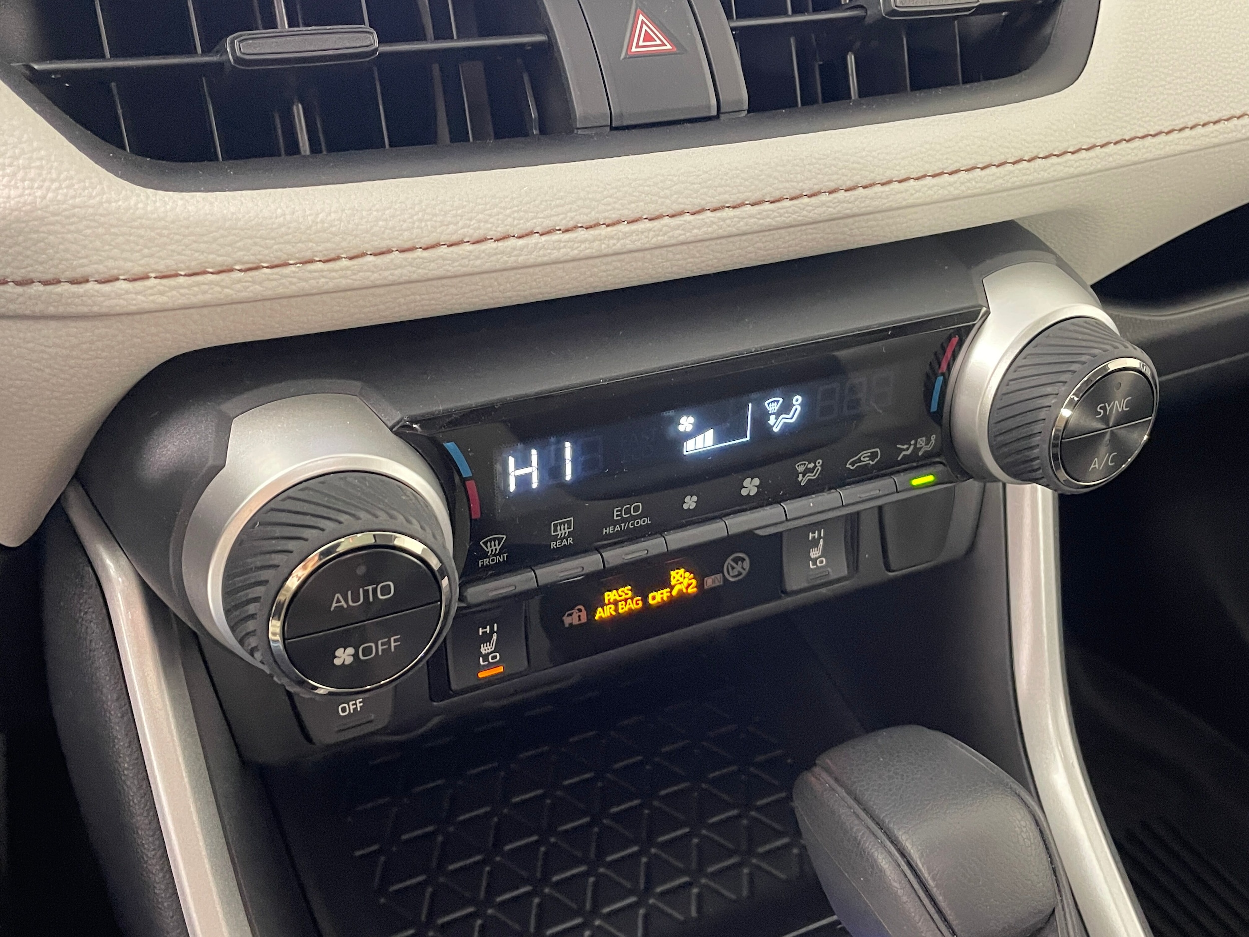 2025 Toyota RAV4 Hybrid XLE photo 5