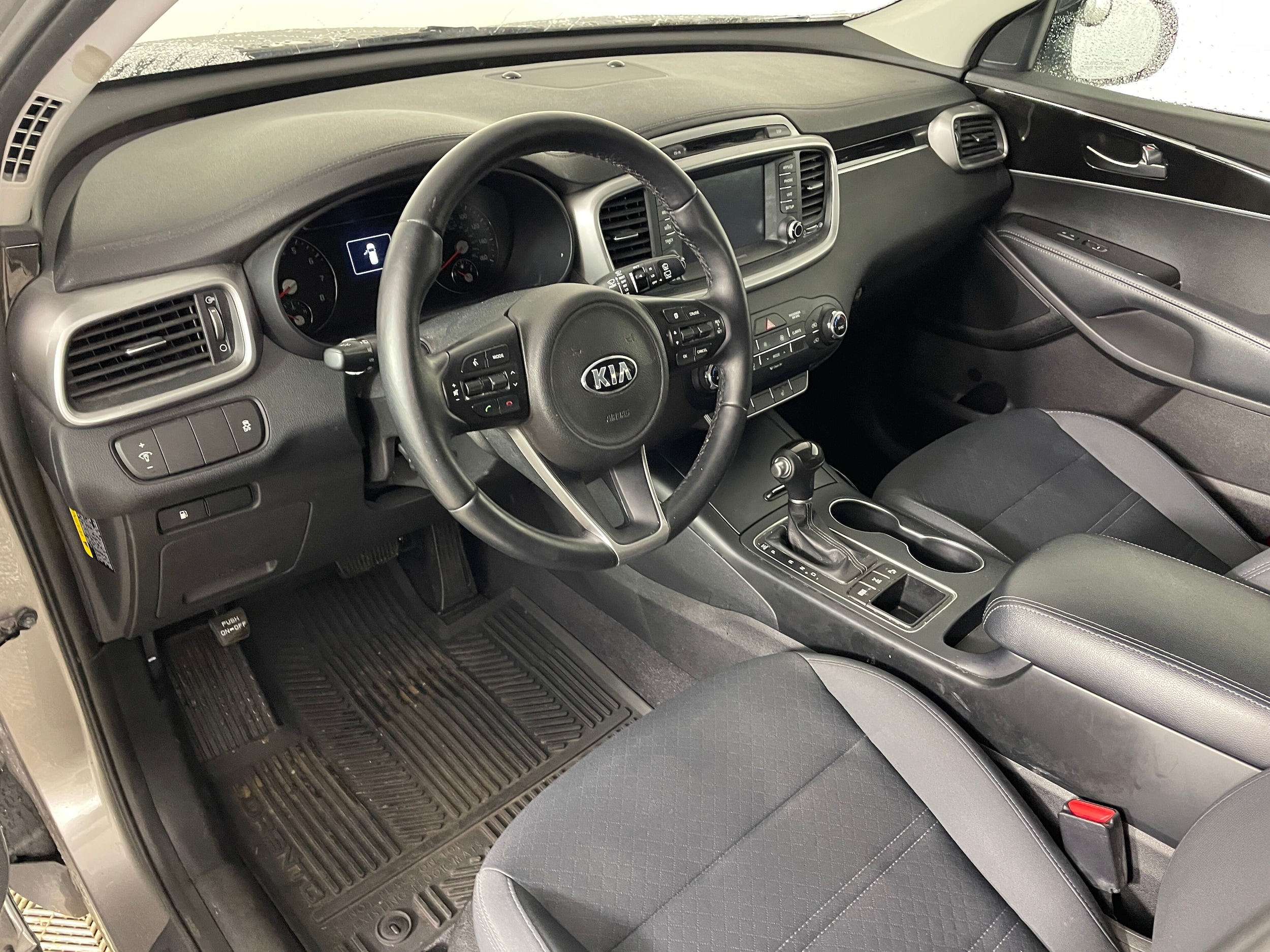 2017 Kia Sorento 2.4L LX photo 3