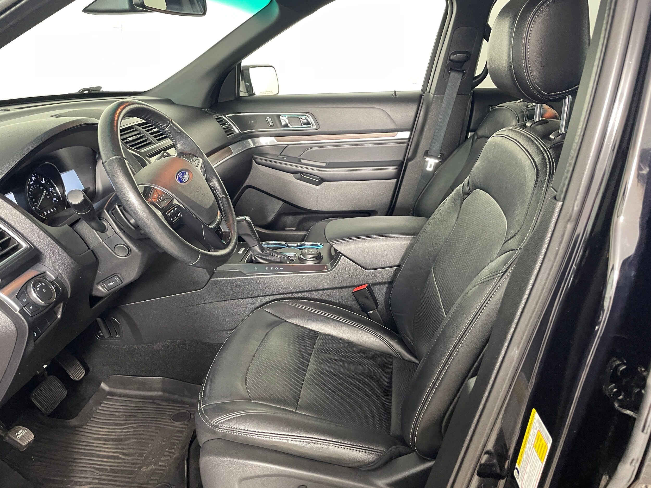 2017 Ford Explorer Limited photo 2