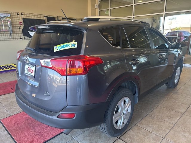 2014 Toyota RAV4 LE photo 2