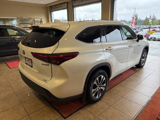2021 Toyota Highlander Hybrid XLE photo 3