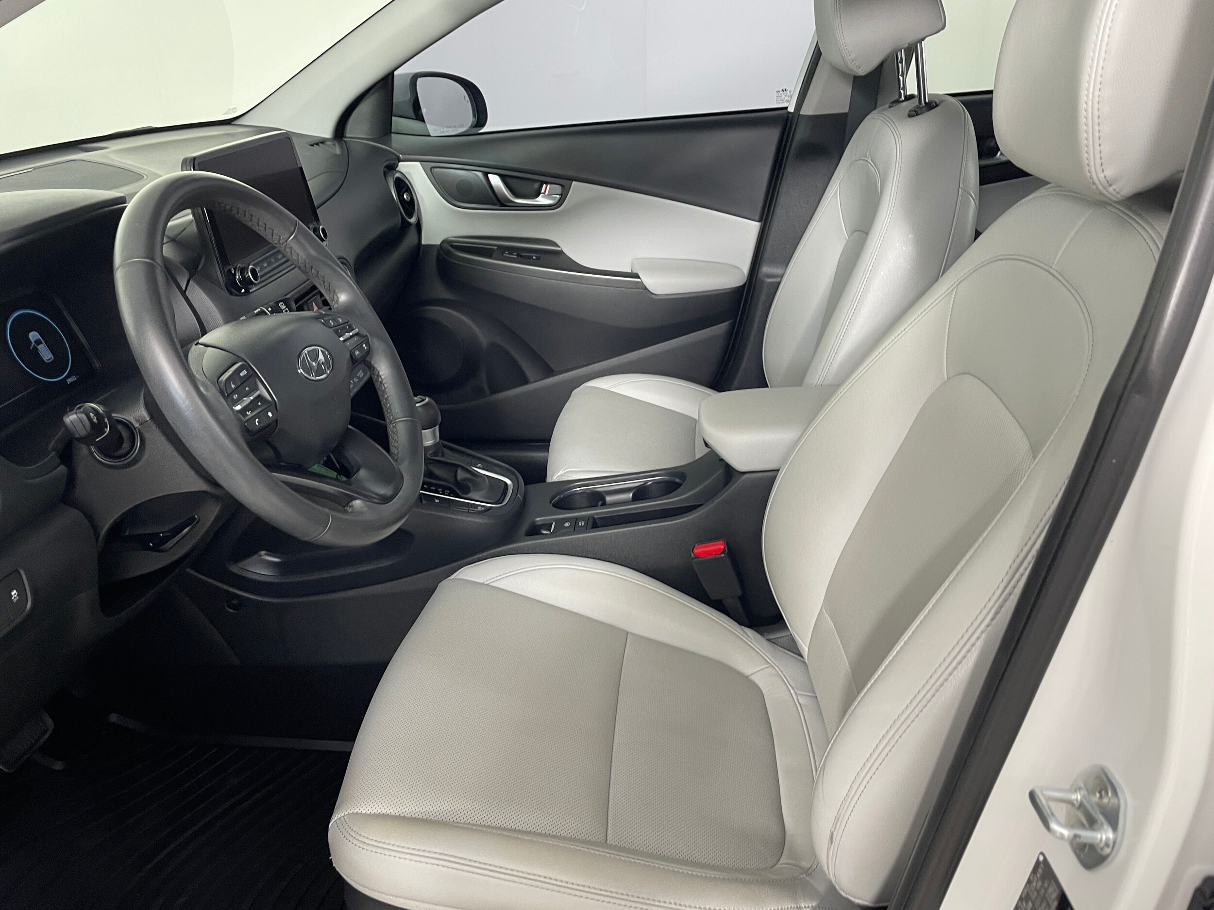2022 Hyundai Kona Limited photo 3