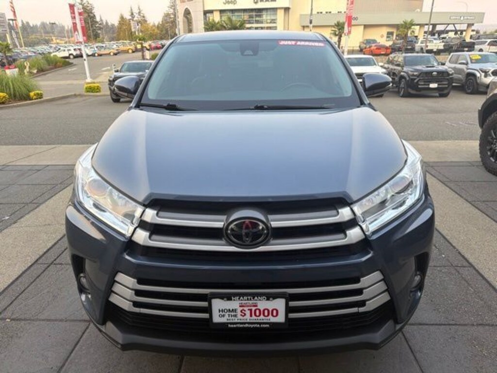 Used 2019 Toyota Highlander LE Plus V6 SUV