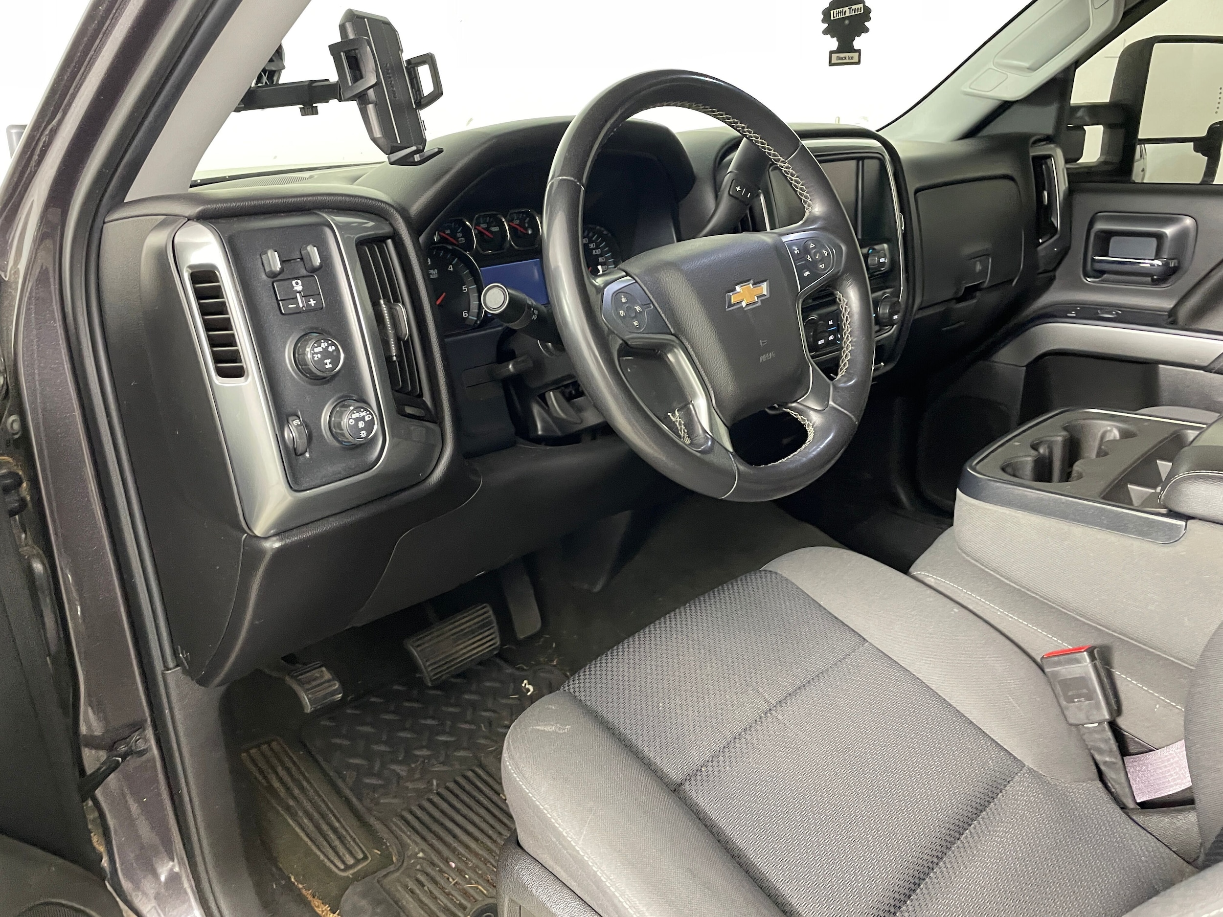 2015 Chevrolet Silverado 1500 LT photo 3
