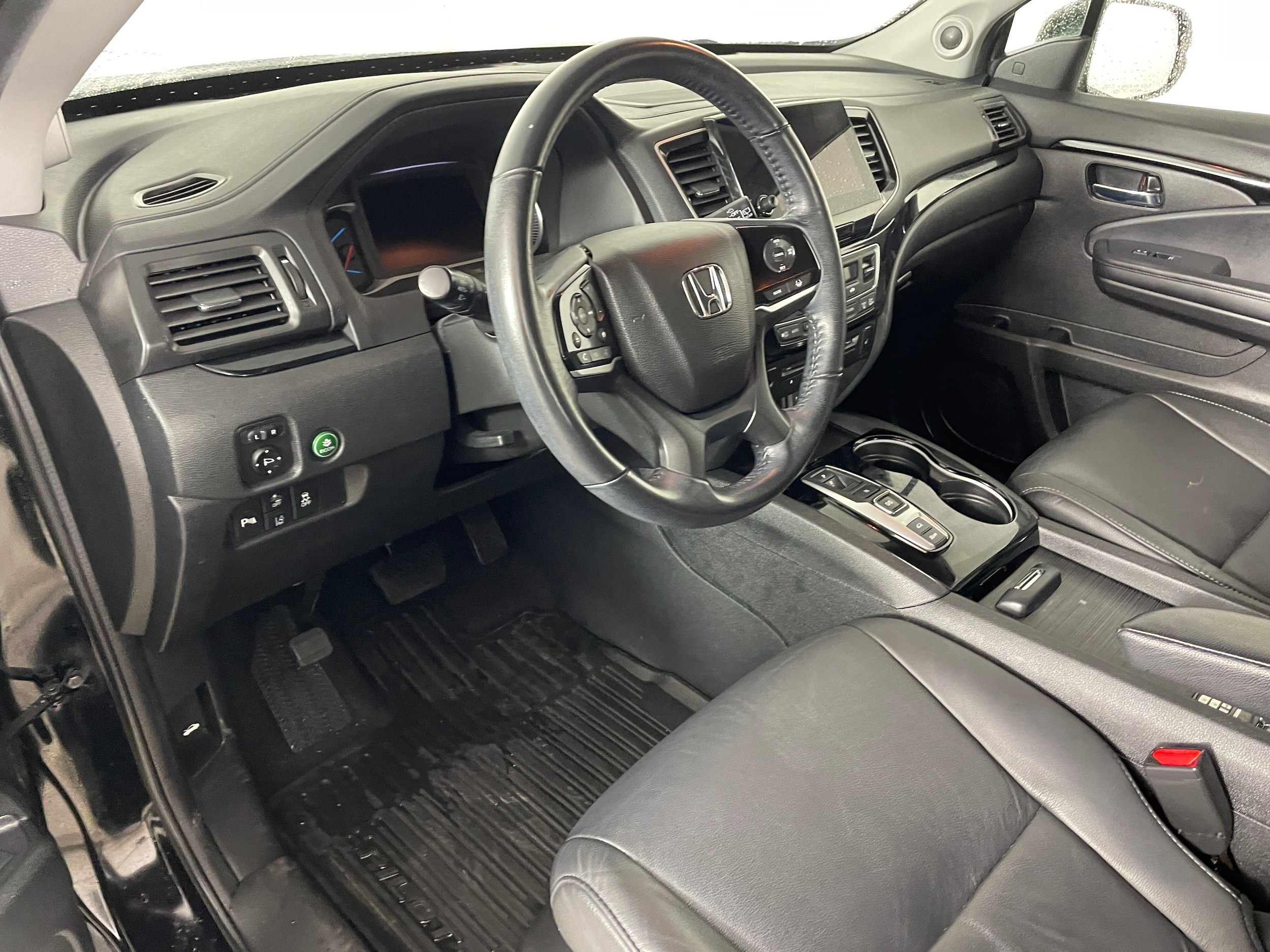 2022 Honda Pilot Touring 7 Passenger photo 2