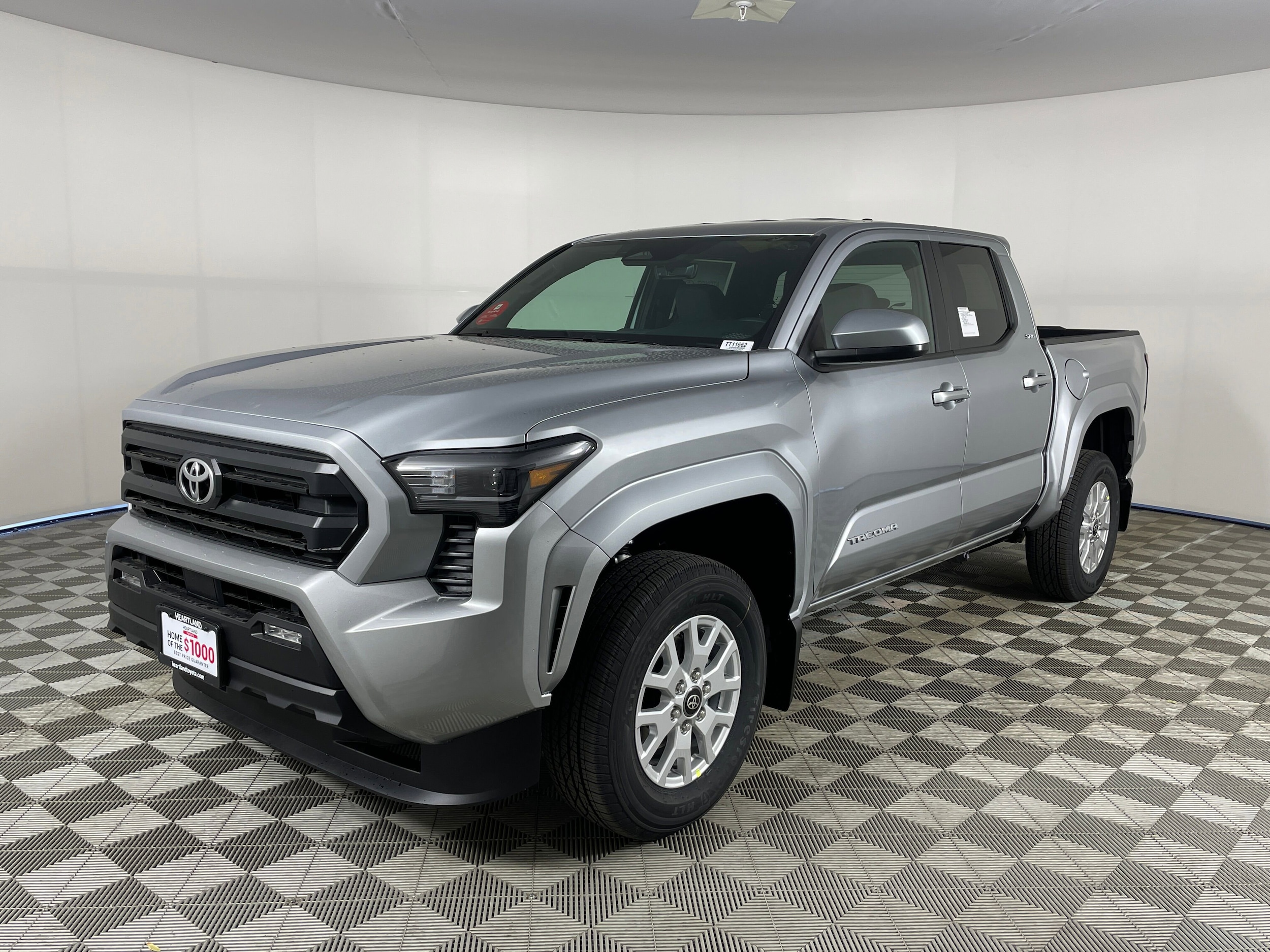 2025 Toyota Tacoma SR5's photo