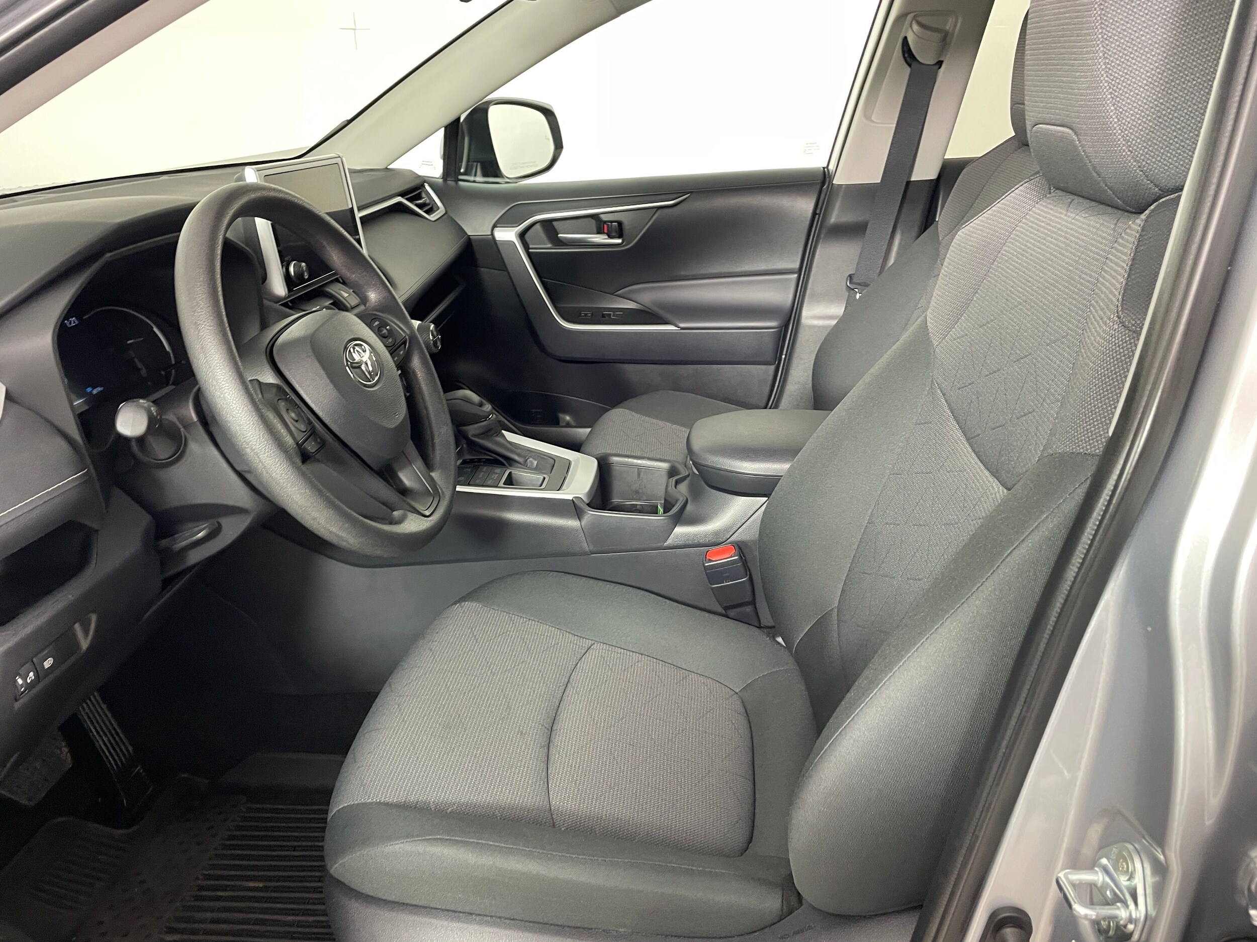 2025 Toyota RAV4 XLE photo 2