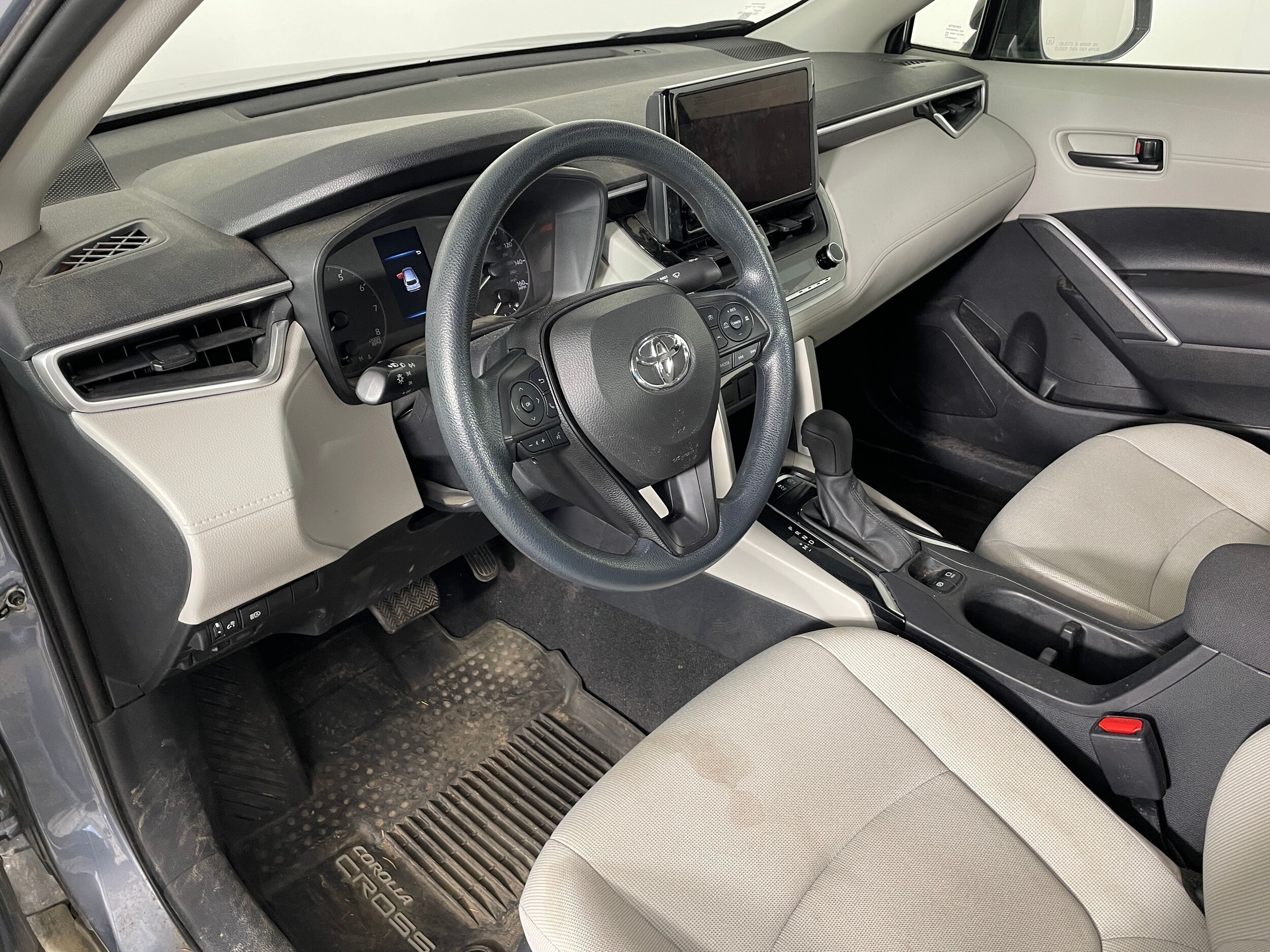 2023 Toyota Corolla Cross L photo 3