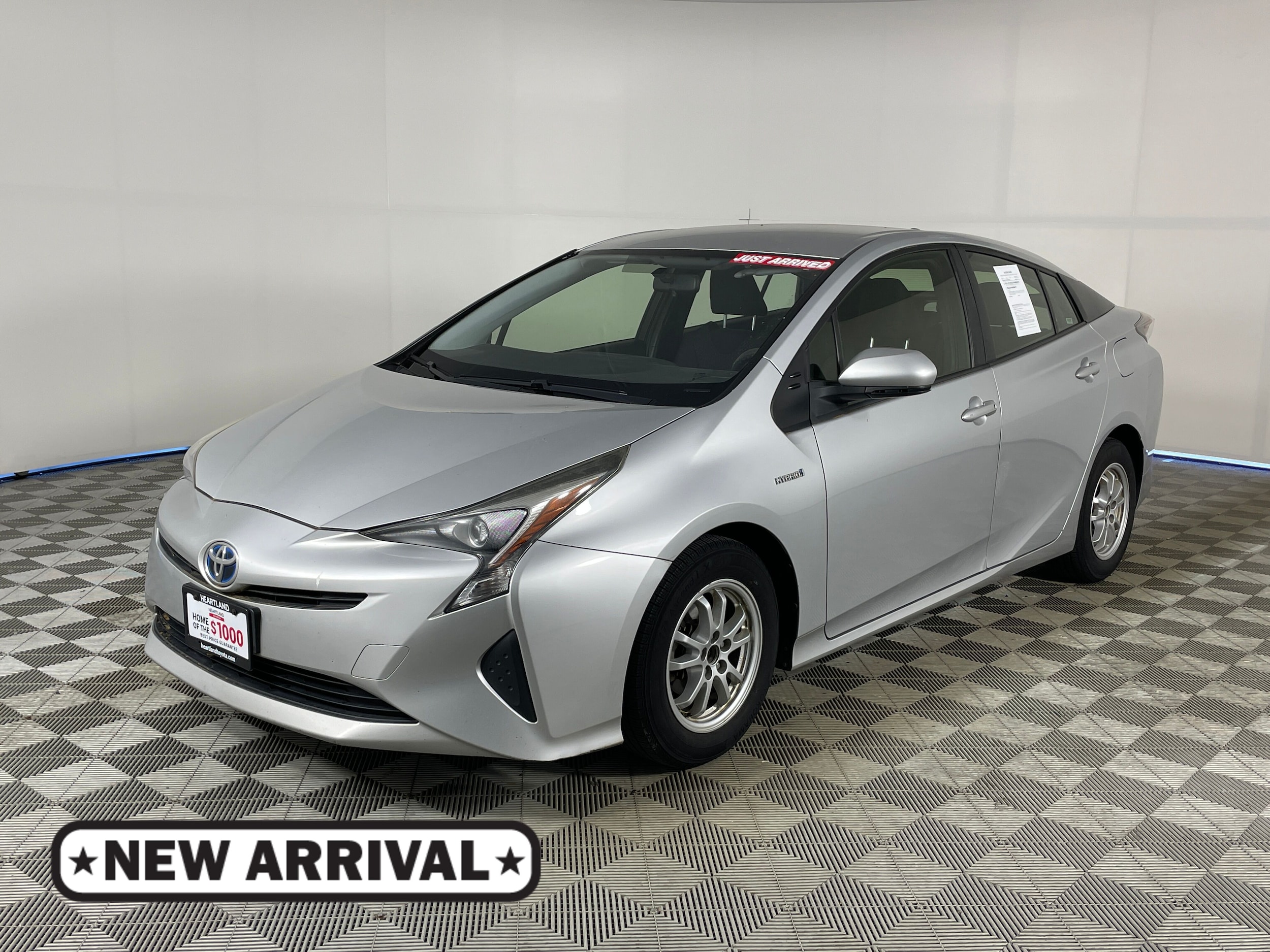 2016 Toyota Prius Two's photo