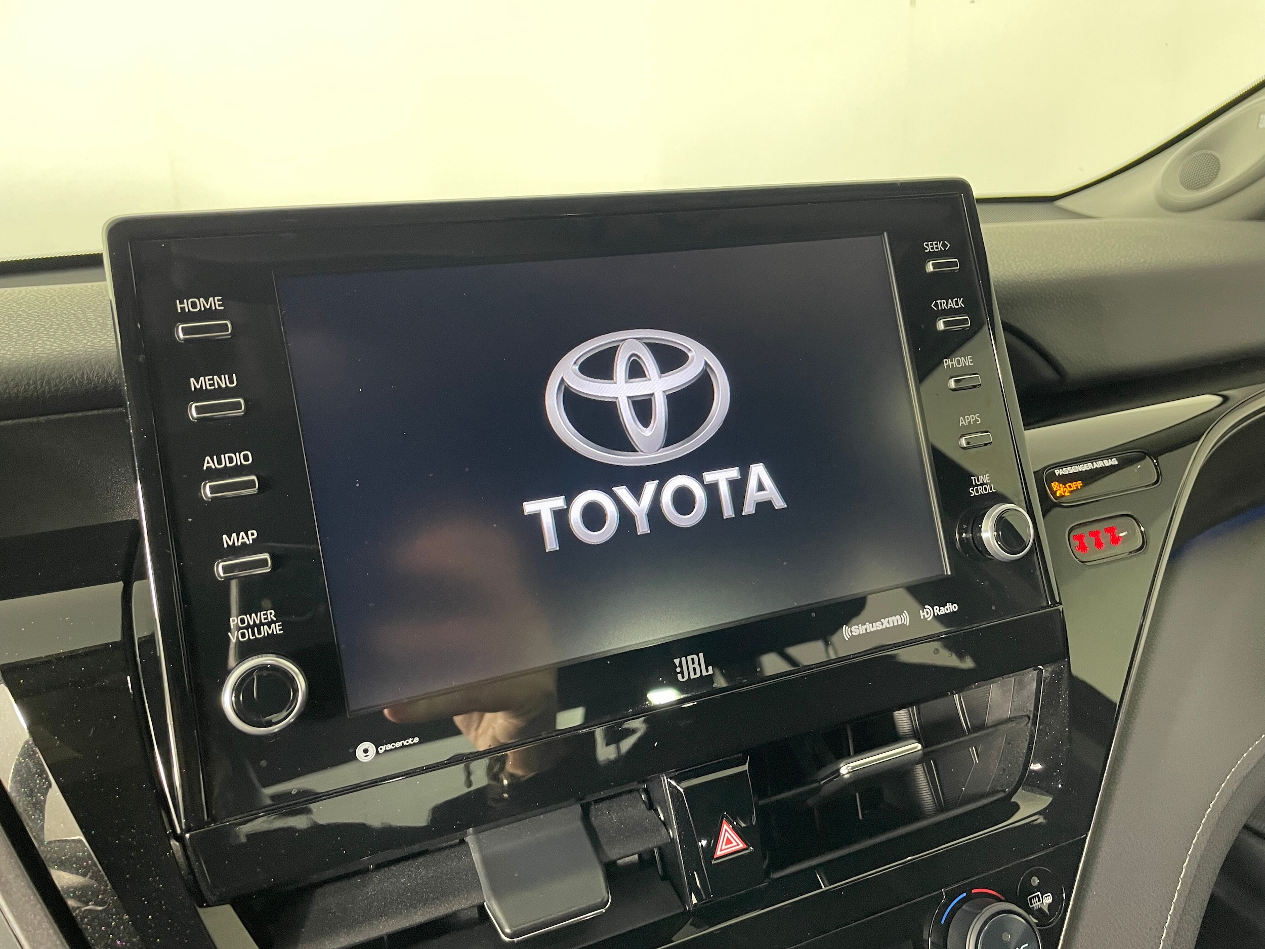 2021 Toyota Camry XLE photo 6