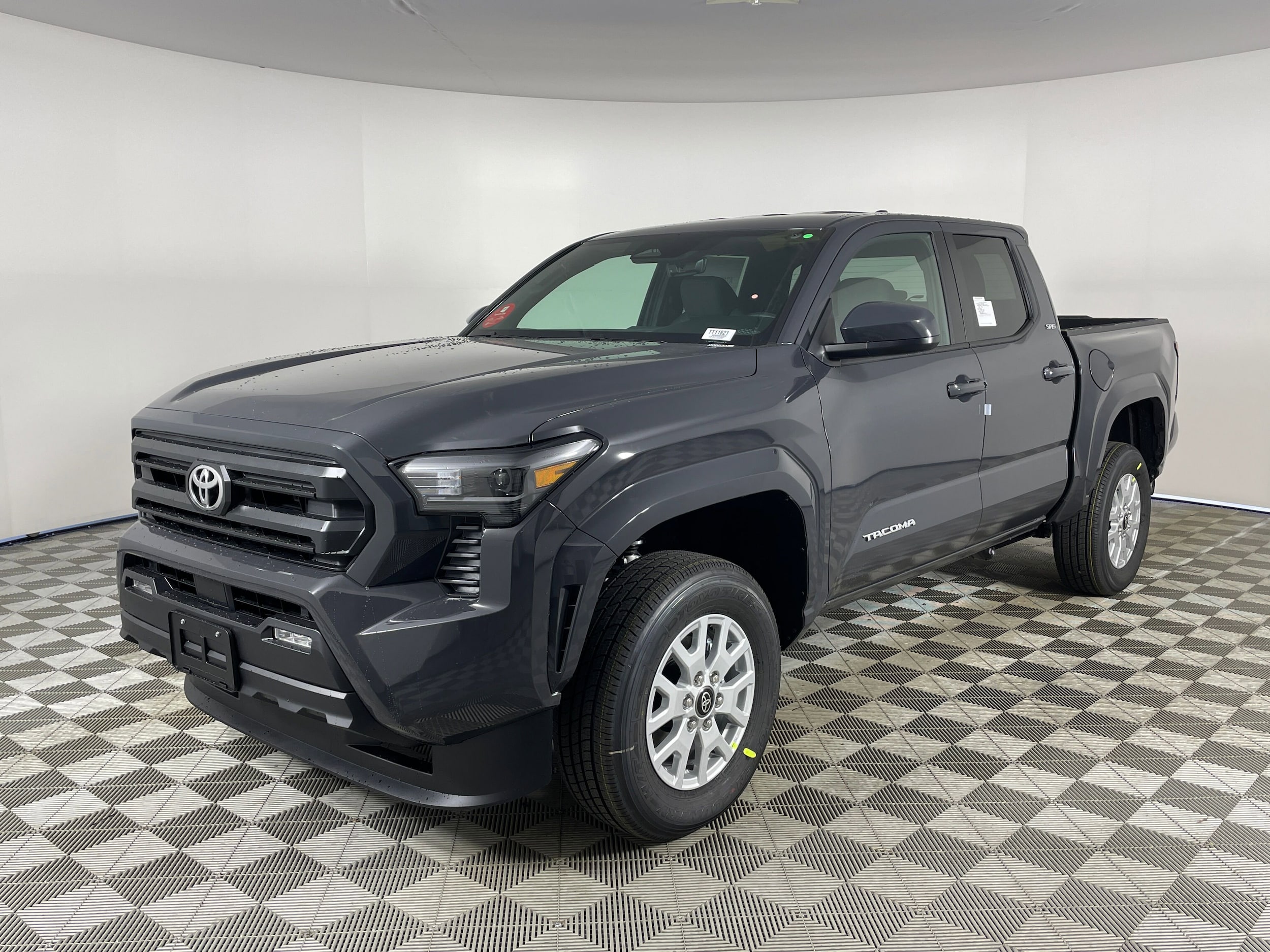 2025 Toyota Tacoma SR5's photo
