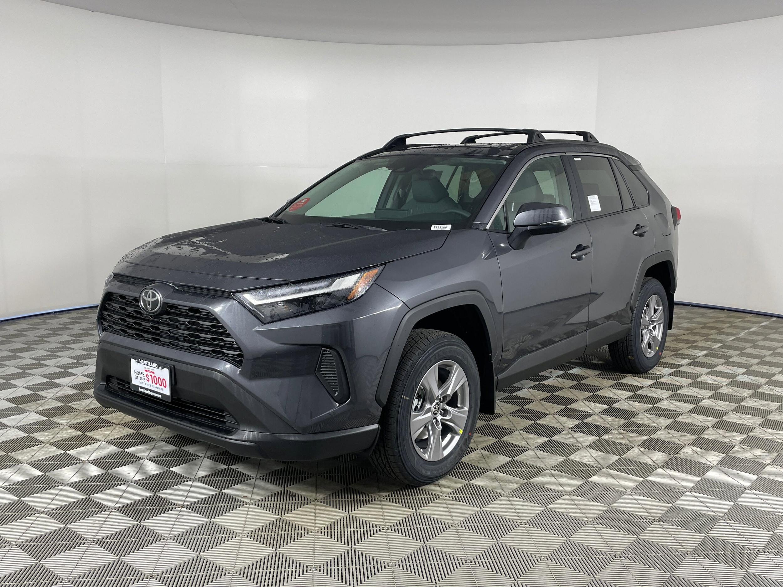 2025 Toyota RAV4 XLE's photo
