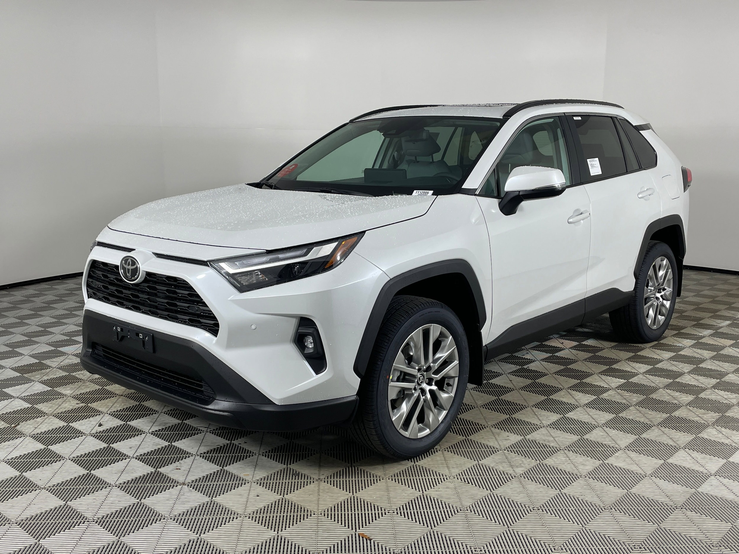 2025 Toyota RAV4 XLE Premium's photo