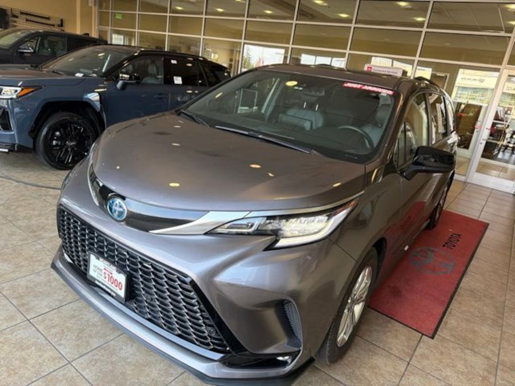 Used 2022 Toyota Sienna XSE 7 Passenger Van Passenger Van