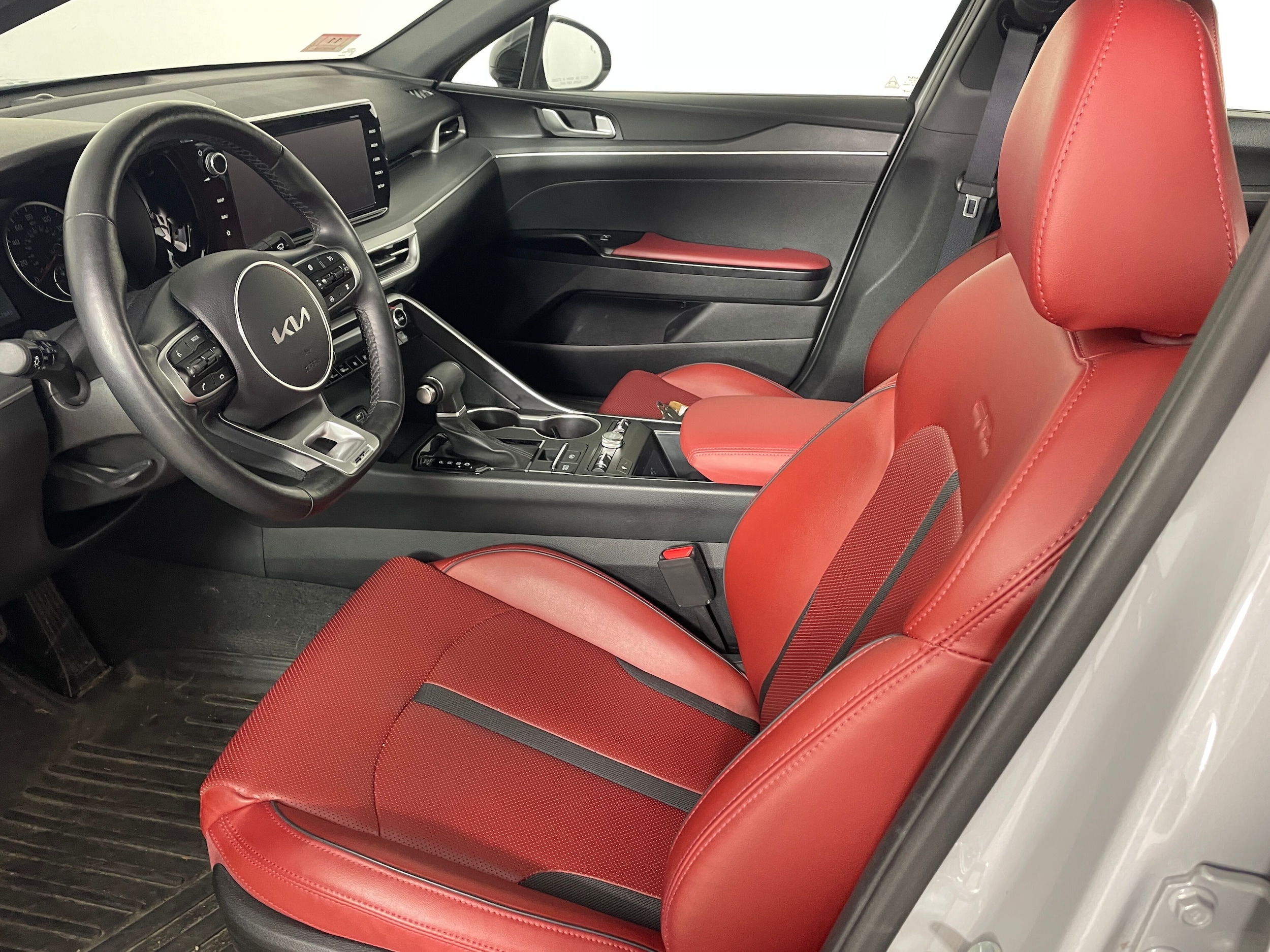 2024 Kia K5 GT-Line photo 2