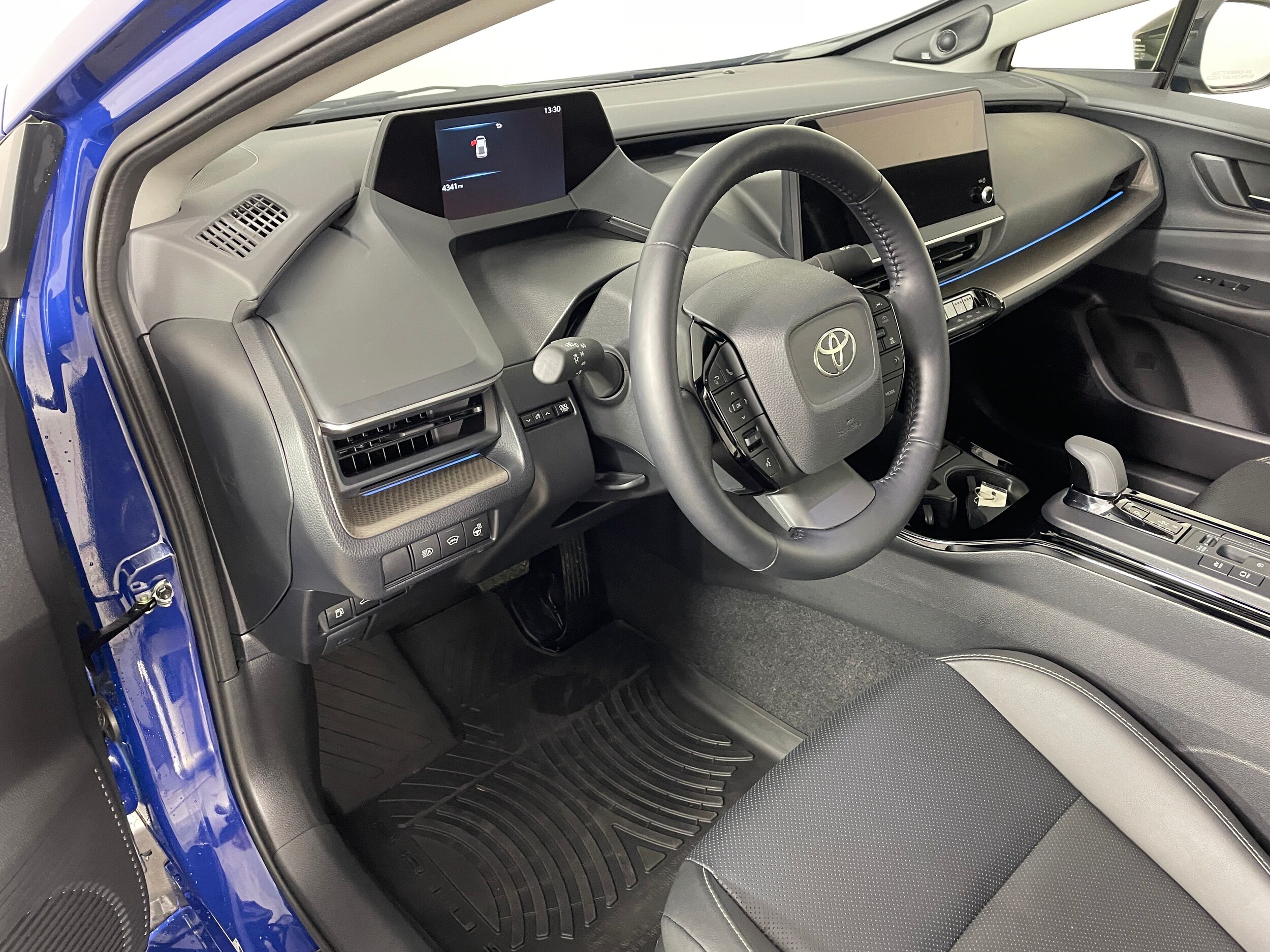 2025 Toyota Prius Limited photo 3