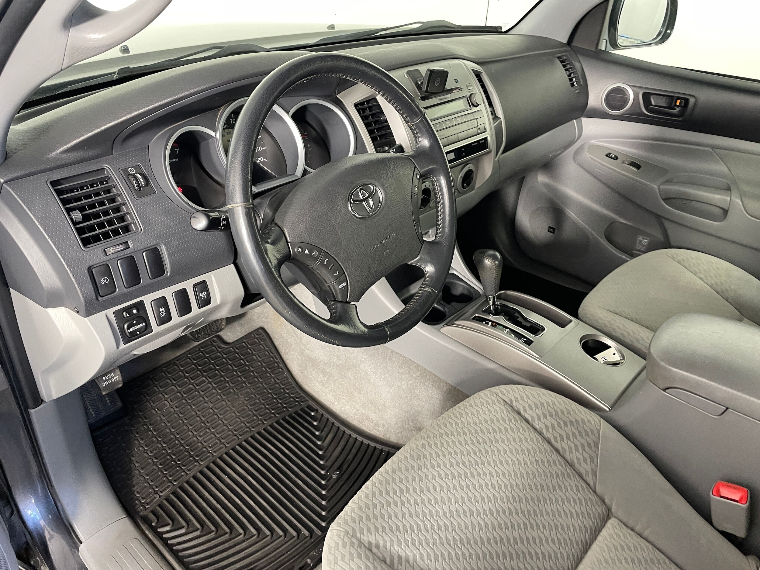 2010 Toyota Tacoma Base V6 photo 2