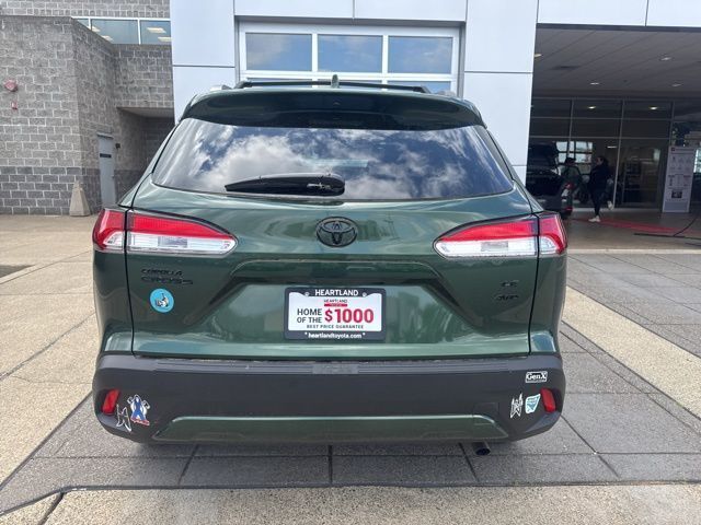 2024 Toyota Corolla Cross LE photo 6