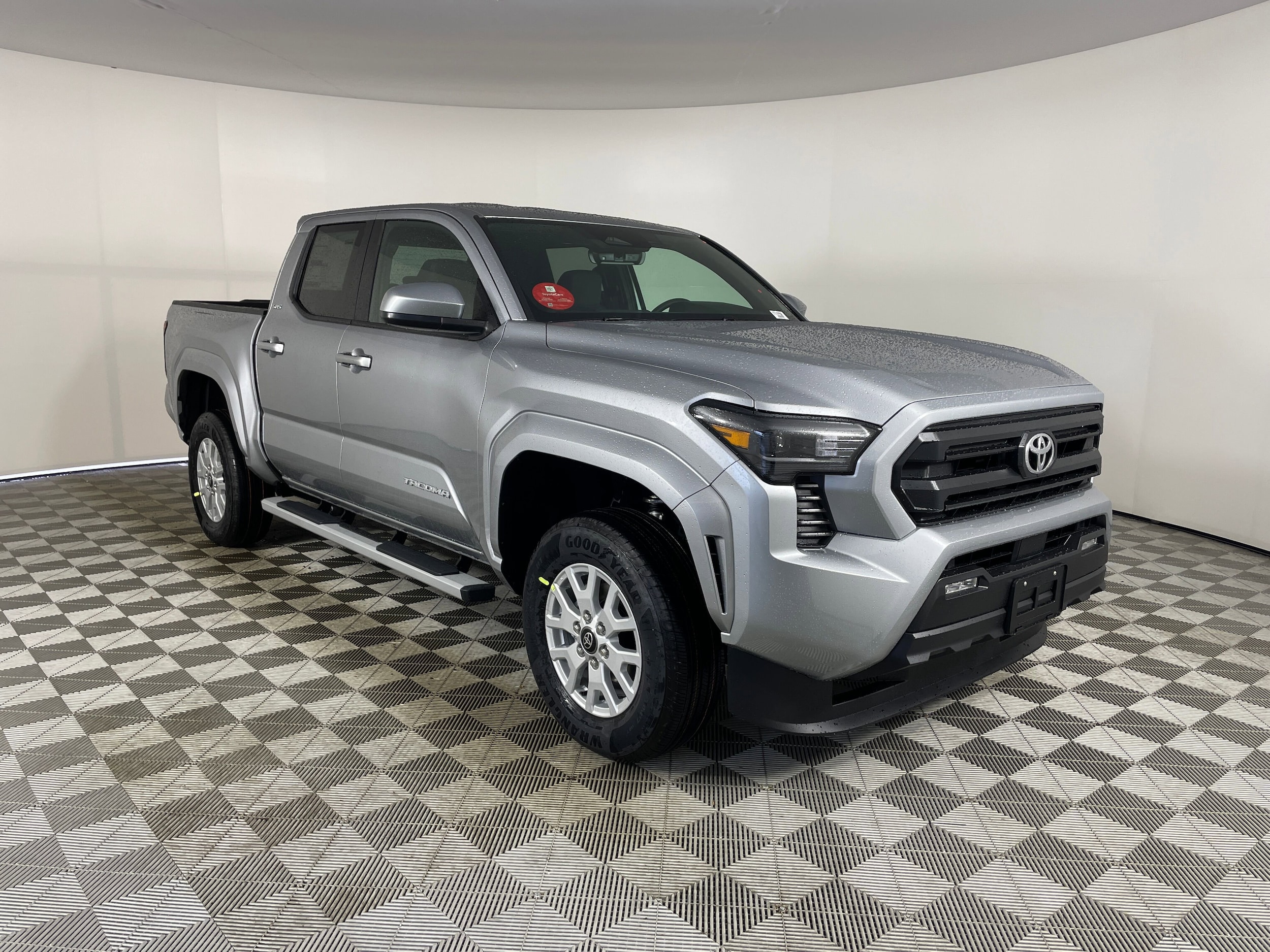 2025 Toyota Tacoma SR5 - Photo 7