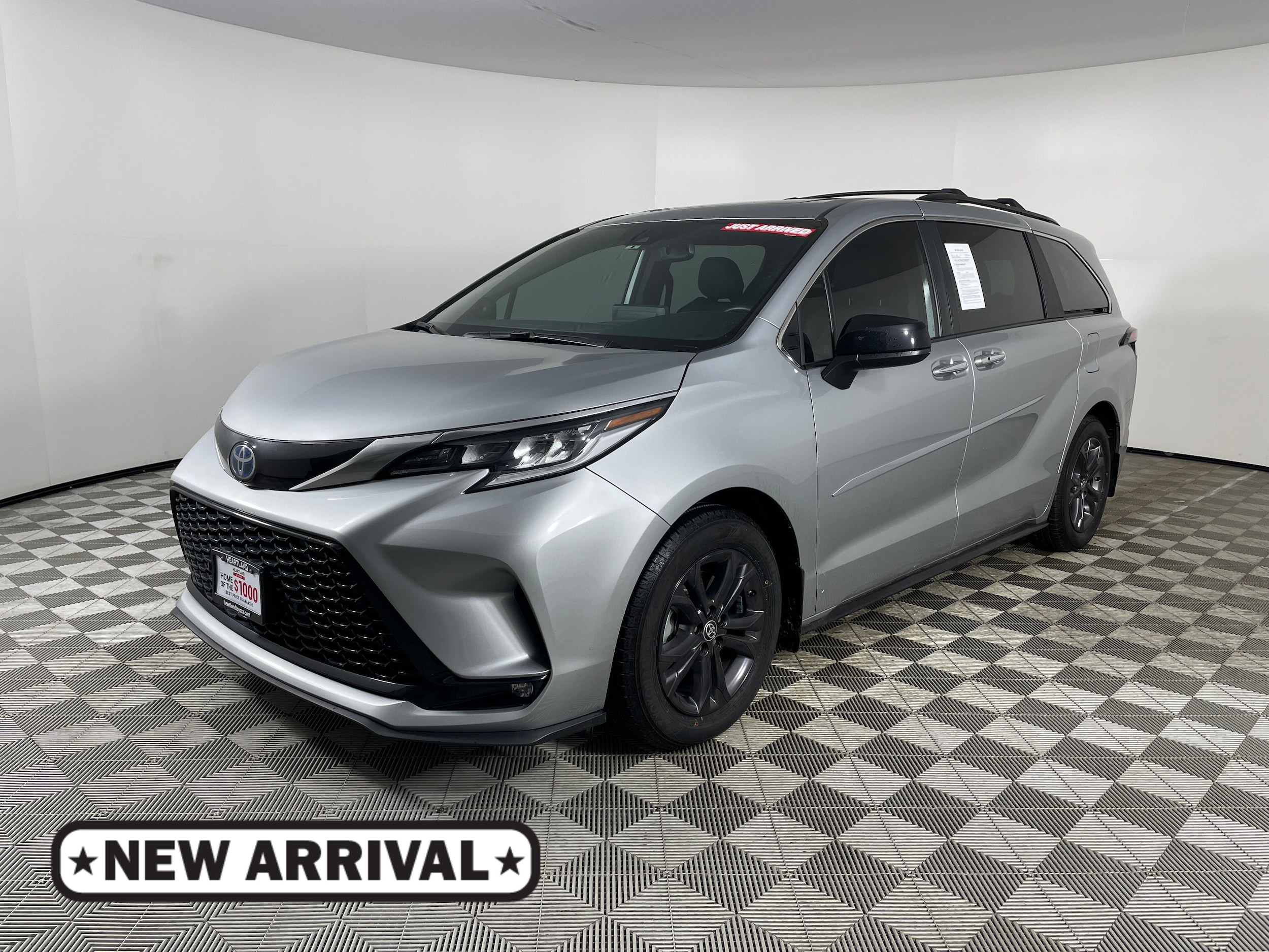 2024 Toyota Sienna XSE's photo