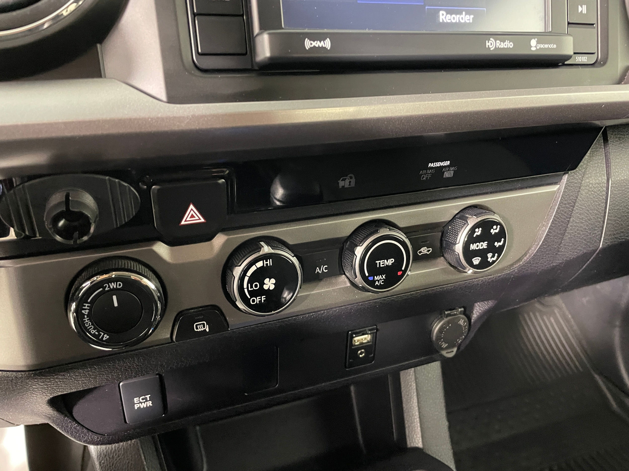 2016 Toyota Tacoma SR5 V6 photo 3