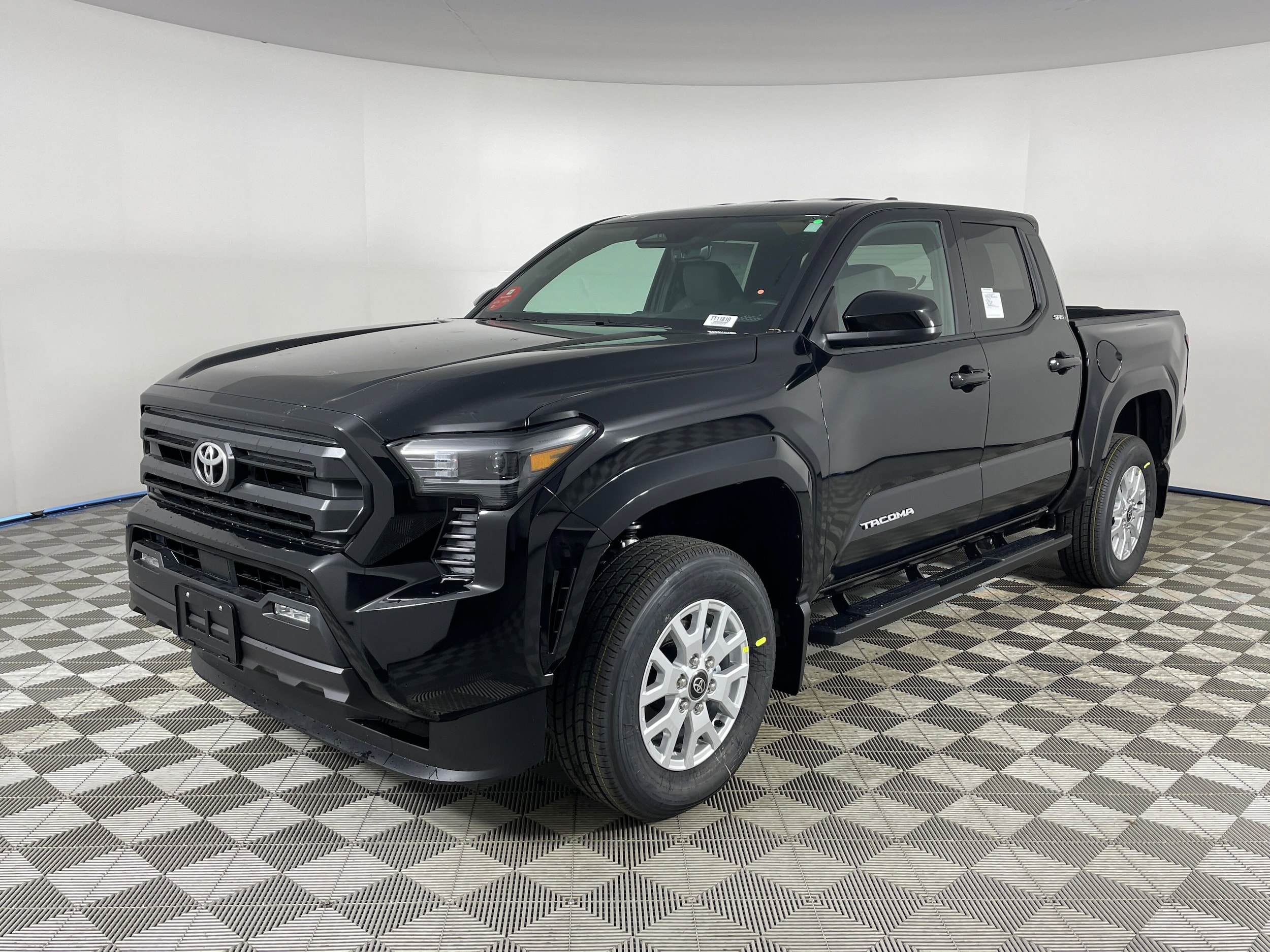 2025 Toyota Tacoma SR5's photo