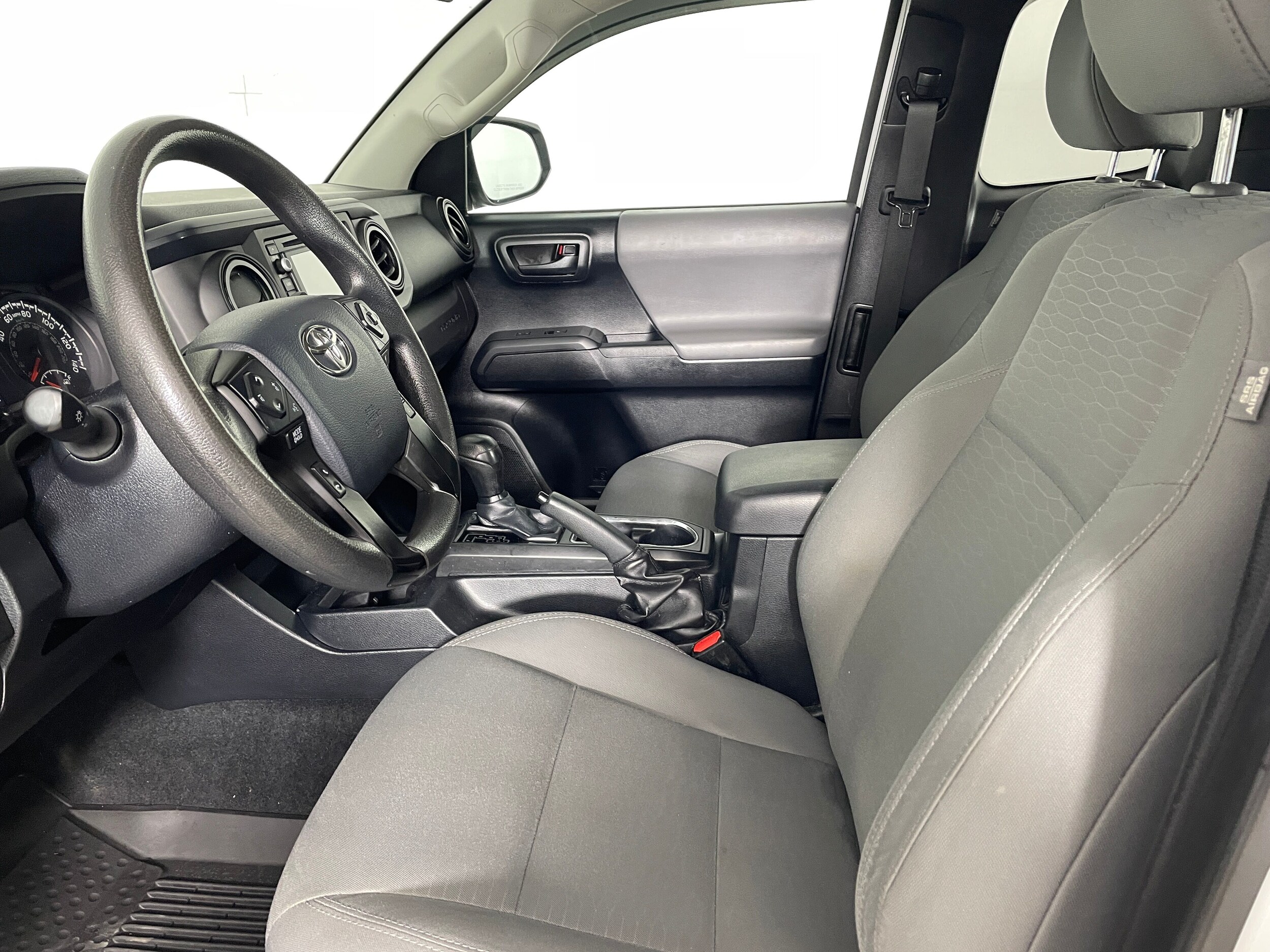 2019 Toyota Tacoma SR5 photo 2
