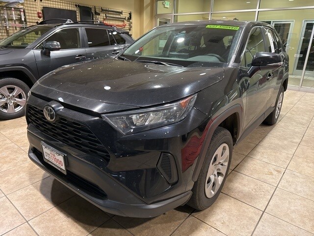 2022 Toyota RAV4 LE photo 2