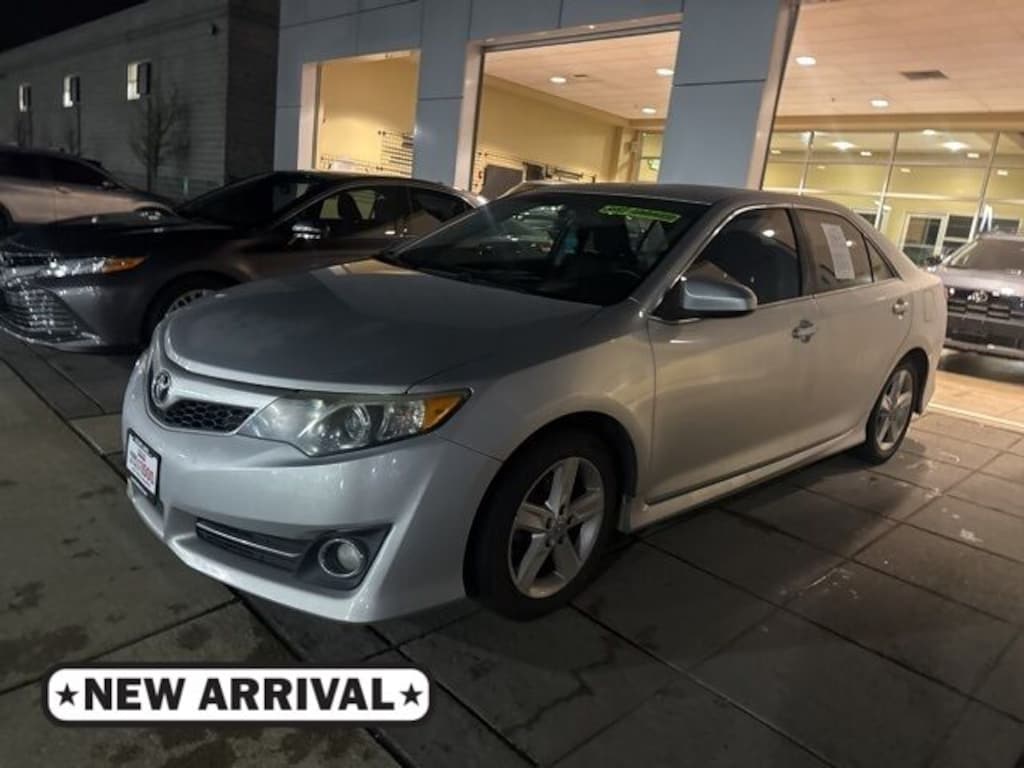 Used 2013 Toyota Camry SE Sedan